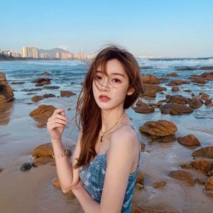 你扶枇杷奏琴弦
