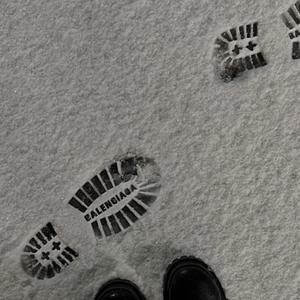 walked in (feat. ambrogio) (Explicit)