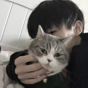 她的爱在心里埋藏了