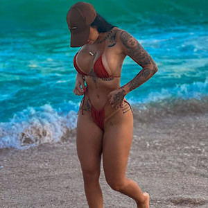 Morena pique modelo (Explicit)