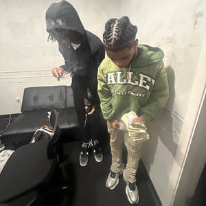 warf arms (feat. Vellie & riskbabydek) (Explicit)