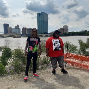 1 hunnit (feat. Phatboi tevis) (Explicit)