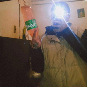 muxo dinero y pokos amigos