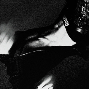 Giữa Chúng Ta Là Gì (Explicit)