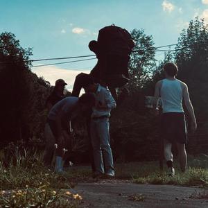 KEEP IT MOVING (feat. jale) (Explicit)