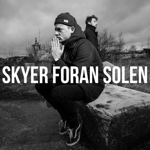 Skyer Foran Solen