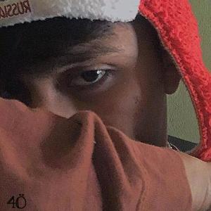 Momentos (feat. Khalil Alexandeer) (Explicit)