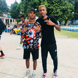 Dando guerra (feat. Hamlet casanova)