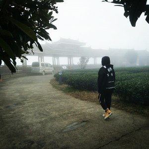 爱情像是一场戏