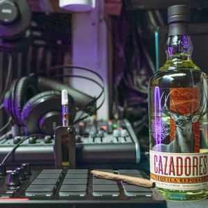 Un Gallo Y Un Tequila (Explicit)