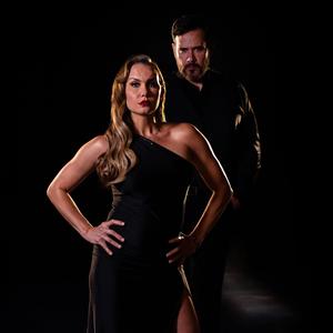 Carlota y Genaro escaleras