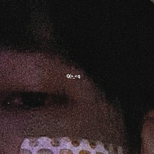 Q (>_<q