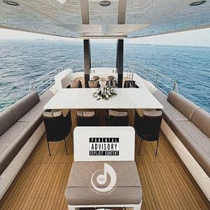 YACHT LIVING (feat. TOXIC TEDDY) (Explicit)
