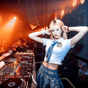 CV君言君与 - 平凡日子里的挣扎 (DJ热歌串烧版))