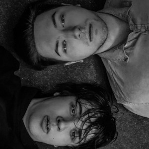 Любит, ждёт, страдает