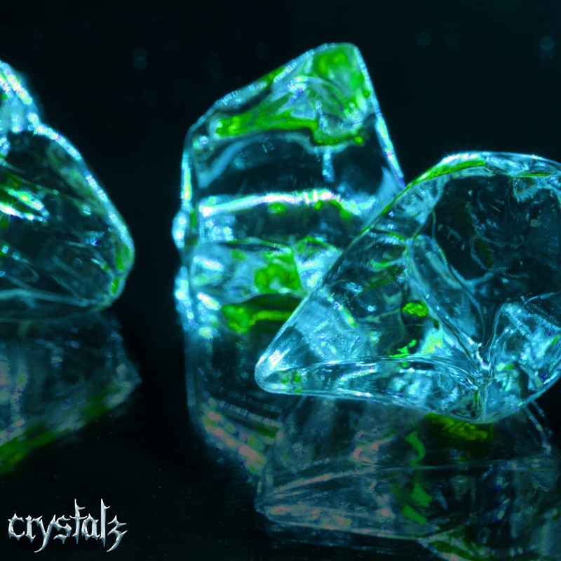 Crystals封面