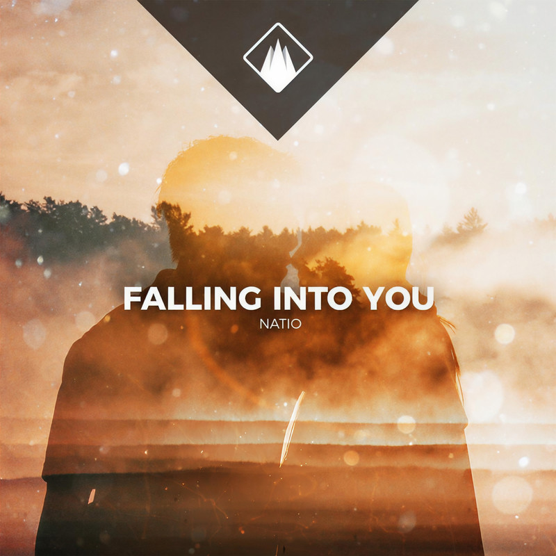 FallingIntoYou封面