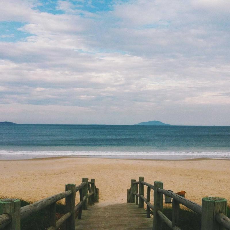 Beach封面