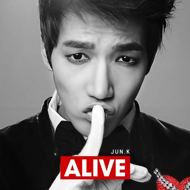 Alive封面