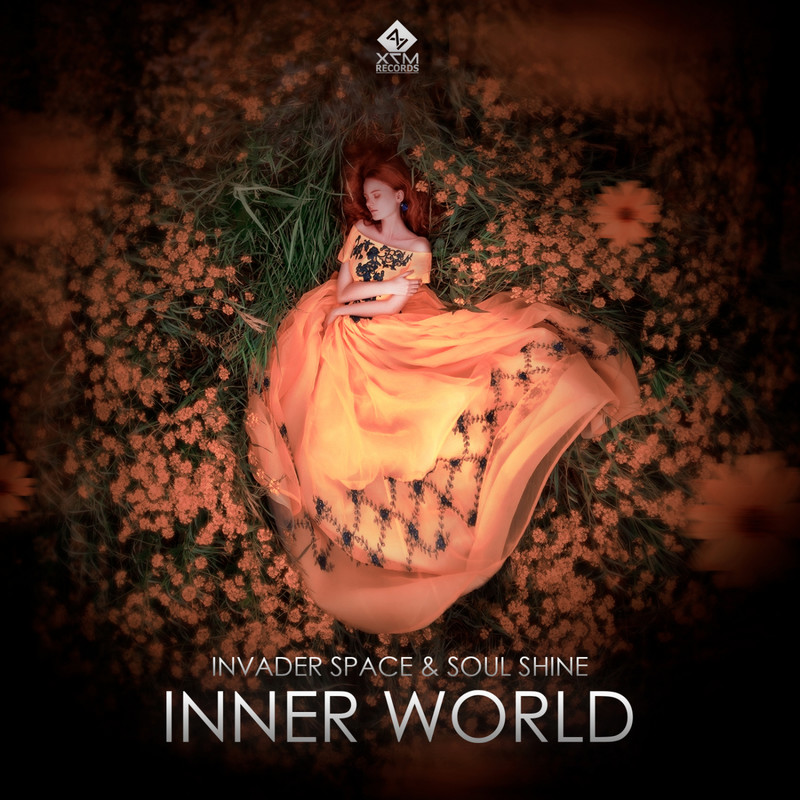 InnerWorld封面