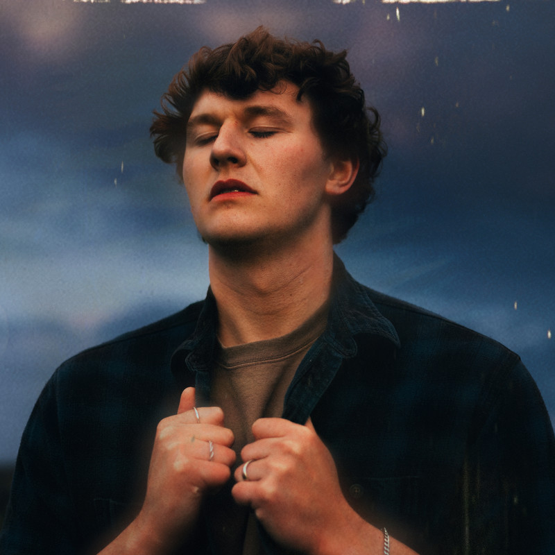 LEAVETHEWORLDBEHIND封面