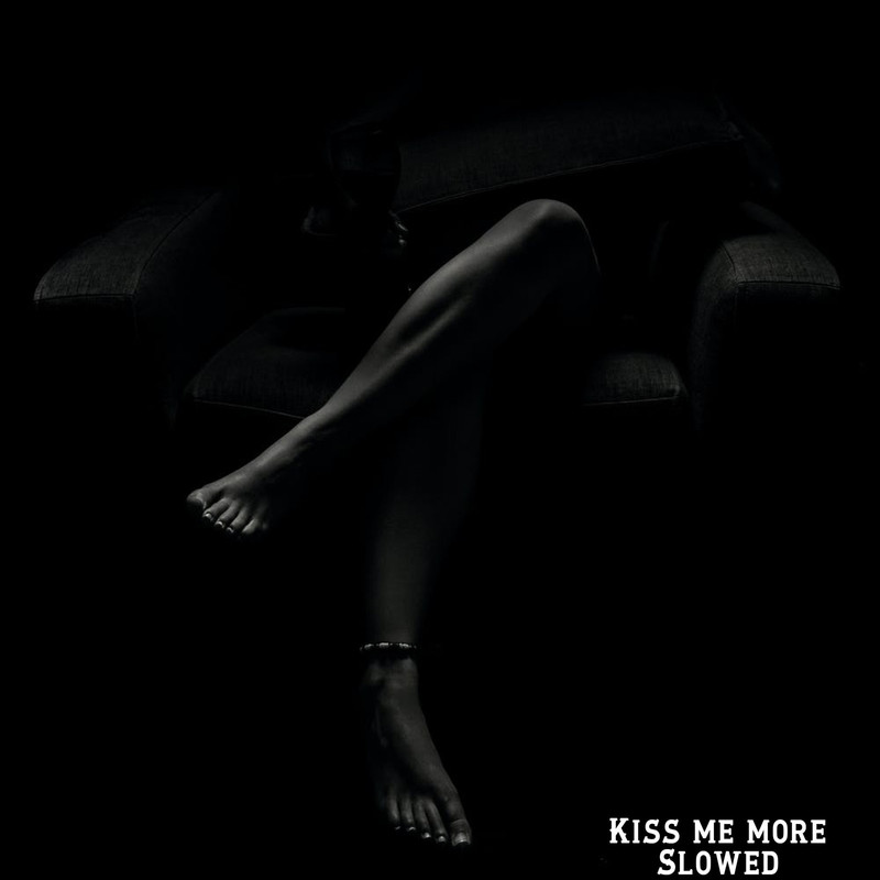 KissMeMore封面