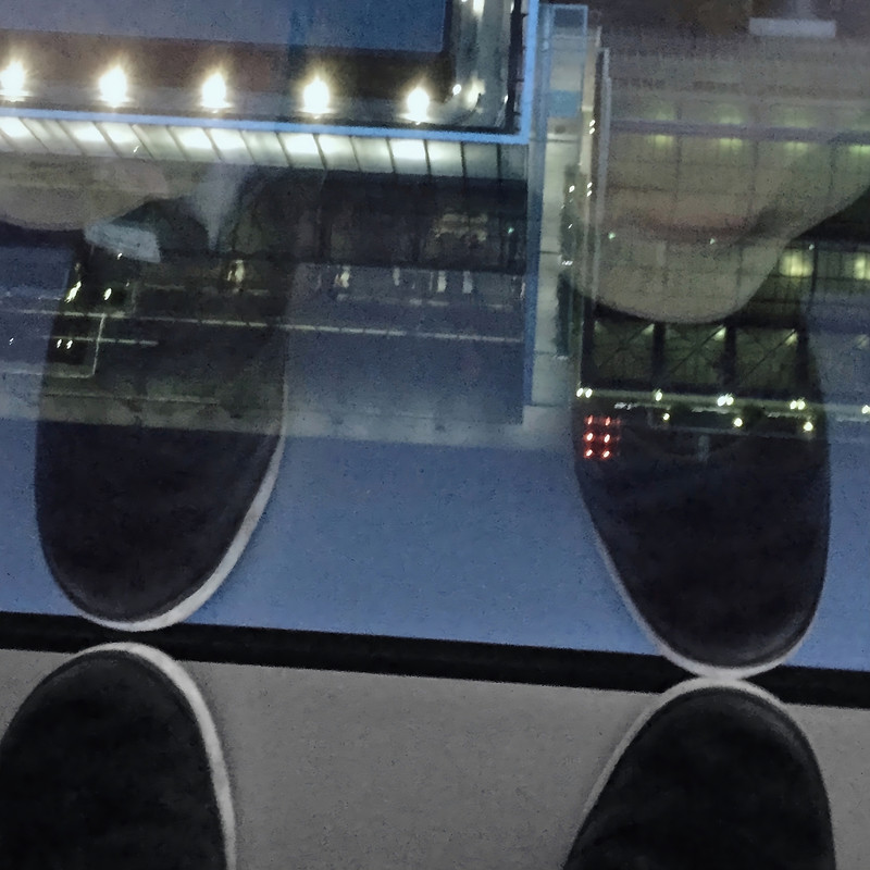 BehindClosedDoors封面