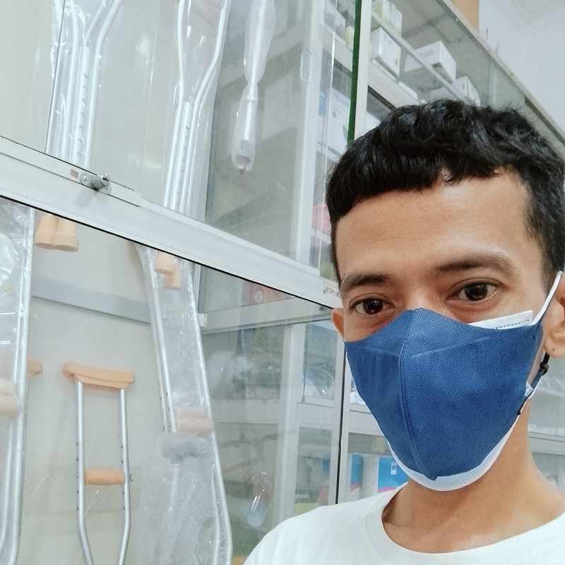 Diantarabayangan封面