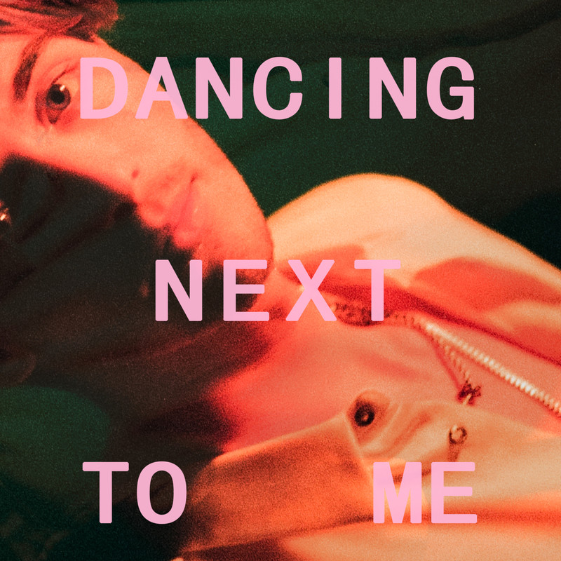 DancingNextToMe封面