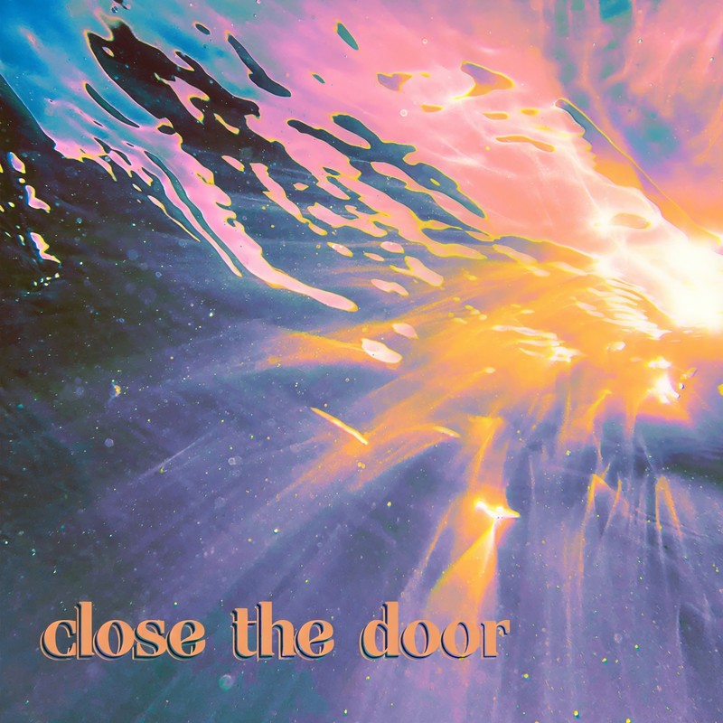 CloseTheDoor封面