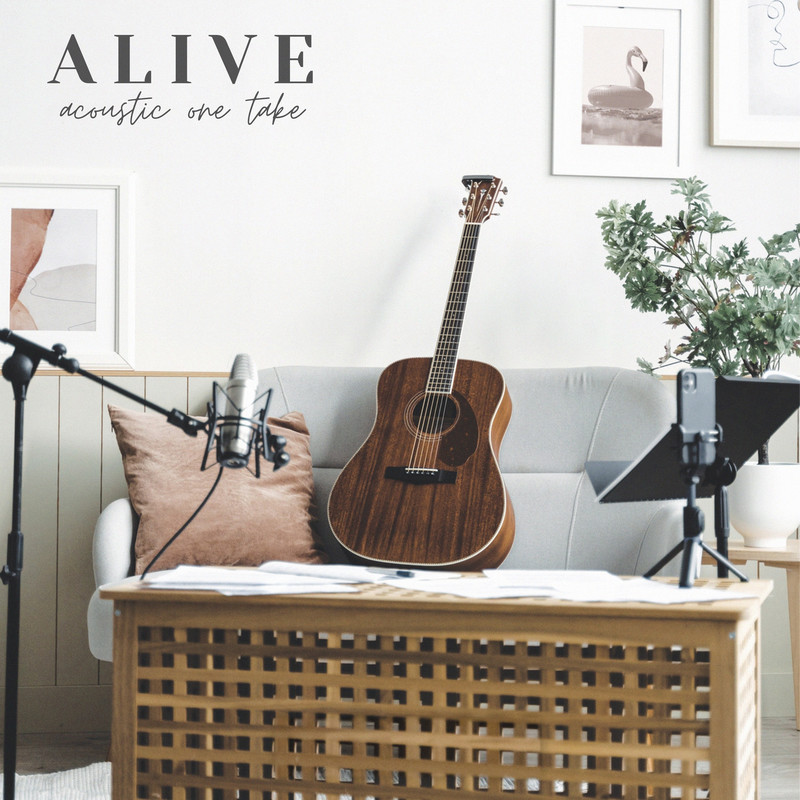Alive封面