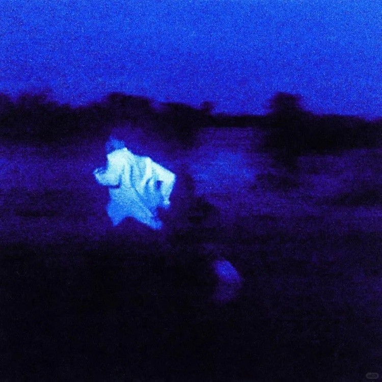 暗叫封面