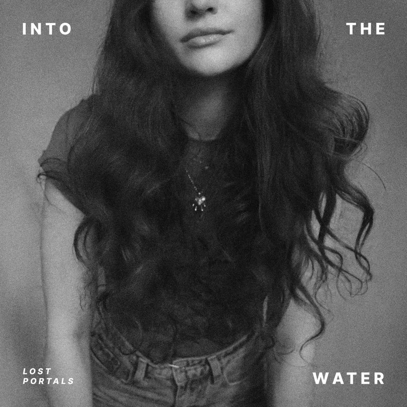 IntoTheWater封面
