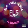 ELA ATRAVESSA A DIVISA (Explicit)