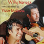 Willy Noriega con la guitarra de Víctor Meléndez