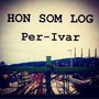 Hon som log