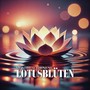 Mondbeschienene Lotusblüten: Spirituelle Gelassenheit und Buddhas Weisheit