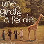 Une girafe à l'école