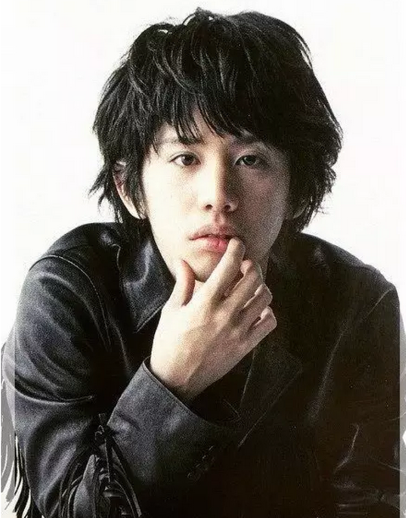 taka的父亲是森进一,母亲是和山口百惠同时期的森昌子,两人都是鼎鼎有