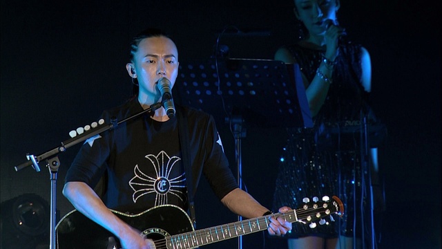 蓝天(2015 黄义达 f plus乐范系列52(我爱)mini concert)