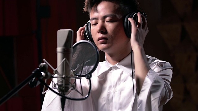 杨小壮我的爱已经被偷走歌词走心歌声伤感动听