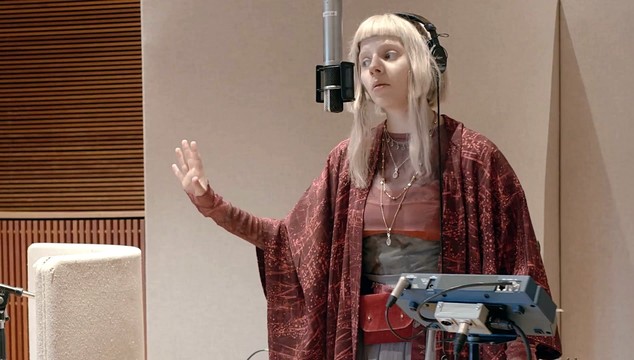 挪威另类女歌手aurora新单《apple tree》官方超清mv发布!