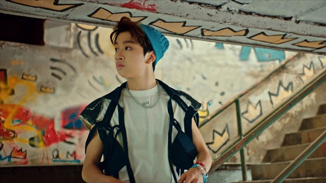 boy story 《i=u=we: 你》主打曲《做你自己(be urself)》special