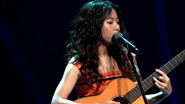 新人唱作人stella jang带来《星期一病假》 轻快曲风配上小姐姐慵懒