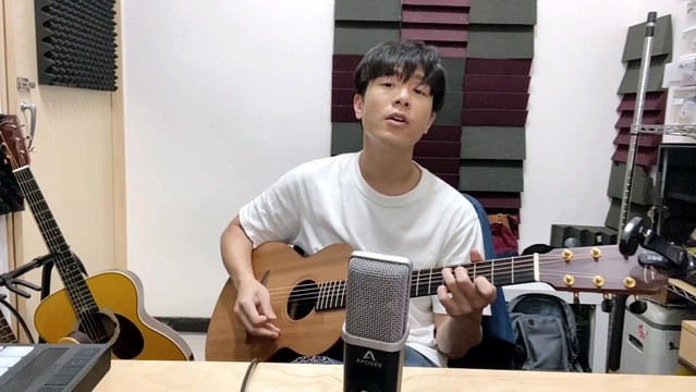 韦礼安一口一口介绍