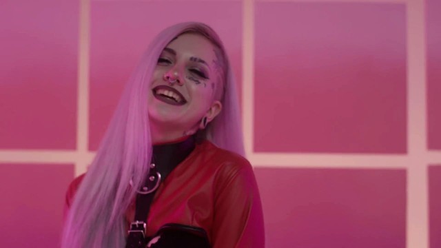 baby goth的感觉超级酷啊!又emo又garage了!