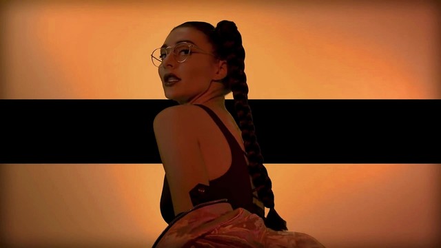 karmin前女主唱qveenherby新单sos官方mv释出复古风情搭配rap