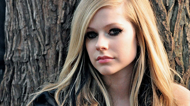 Alice (《爱丽丝梦游仙境》电影主题曲)