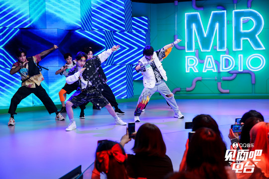 jyp男团boystory弘大街头公演got7ifyoudo霸气舞台实力圈粉