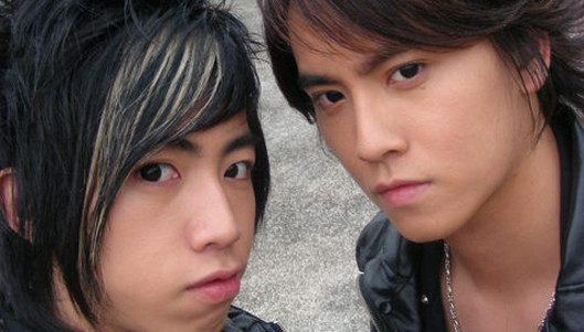 分享视频 歌手:东城卫 / 曾沛慈《够爱 (《终极三国》电视剧片尾曲)